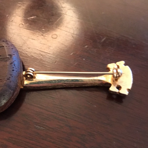 Double bass or contrabass guitar made of Wood and gilded gold tone brooch - Picture 5 of 6